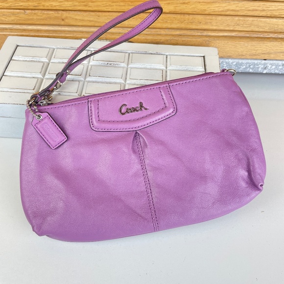 Vintage COACH Purple leather small clutch hand bag Wristlet - Picture 1 of 7